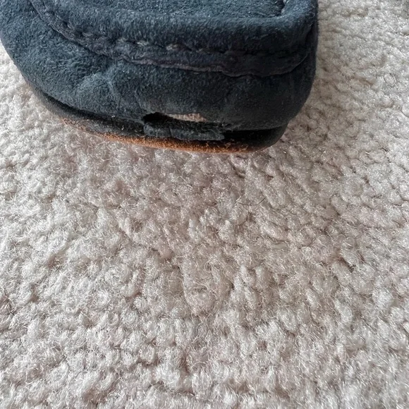 Authentic Gucci Navy Loafer - Picture 2 of 10